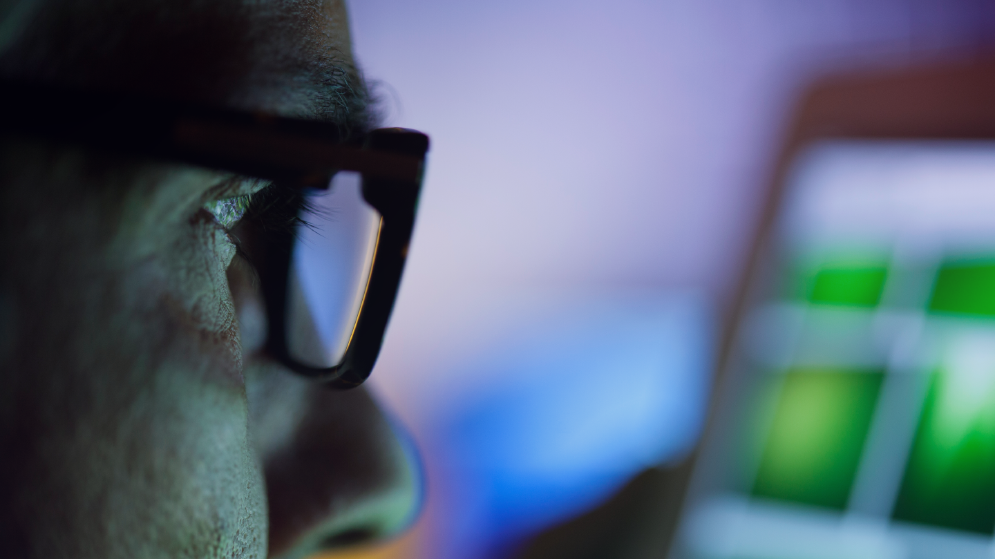 Scientist using MyAmici LabOps platform to manage biotech procurement and lab inventory data